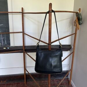 Vintage Shoulder/Crossbody Legacy Zip Coach Bag Black Leather